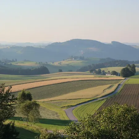 Im Muehlviertler Panorama Vierseithof *